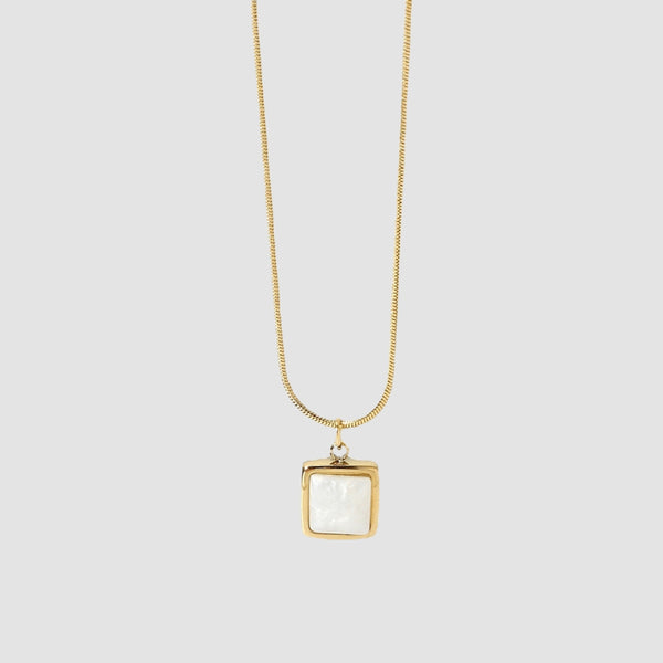 MV Gold-Plated Seashell Pendant Necklace